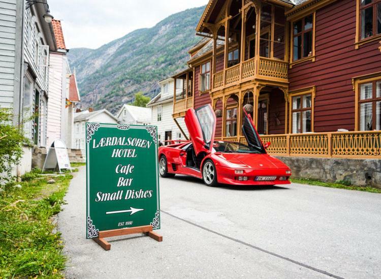 Laerdalsoren Motor Guesthouse Laerdalsoyri Exterior photo