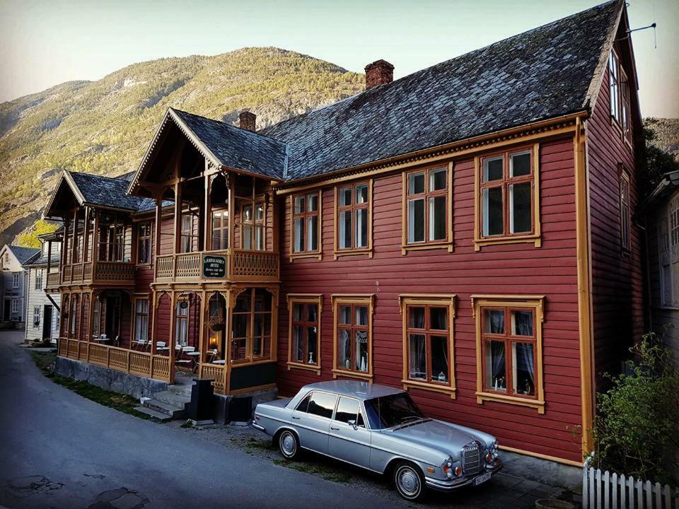 Laerdalsoren Motor Guesthouse Laerdalsoyri Exterior photo